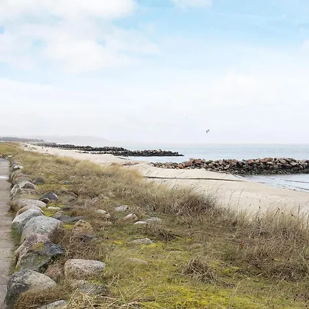 5 Person In Saeby-by Traum